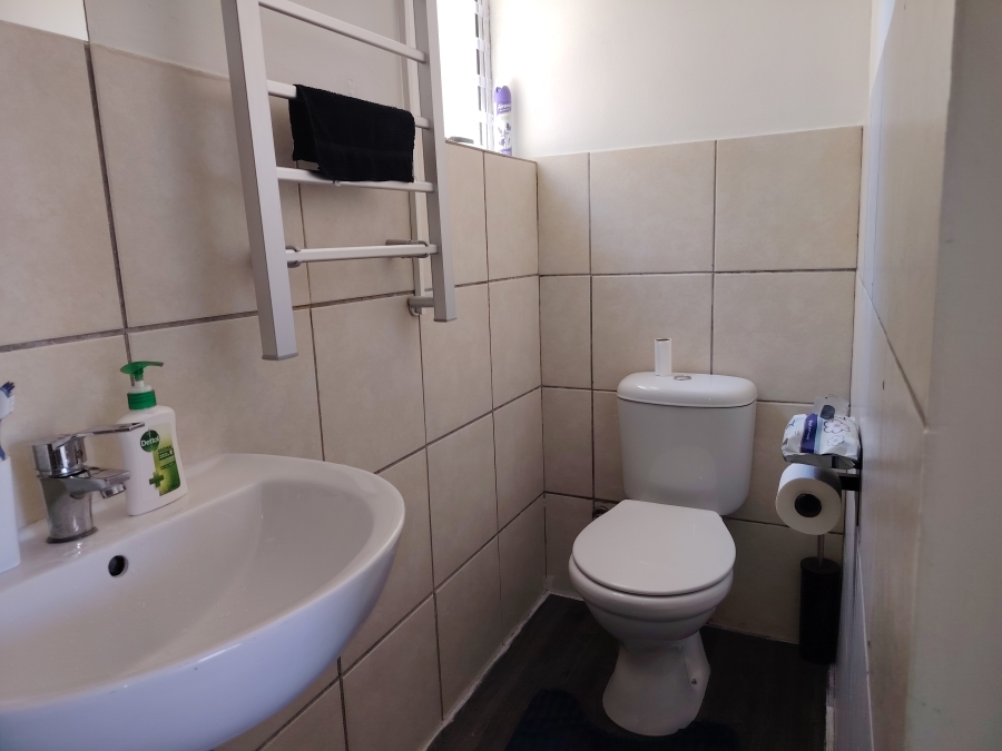 To Let 1 Bedroom Property for Rent in Whispering Pines Western Cape